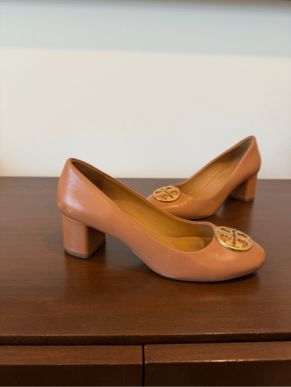 Tory Burch Chelsea Wedges‎ Tan Size 7 - Picture 3 of 11
